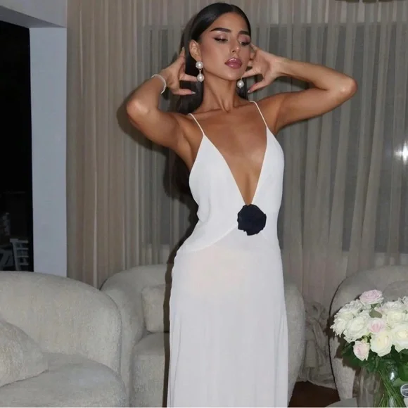 Elegant White Evening Gown - Picture 3 of 14